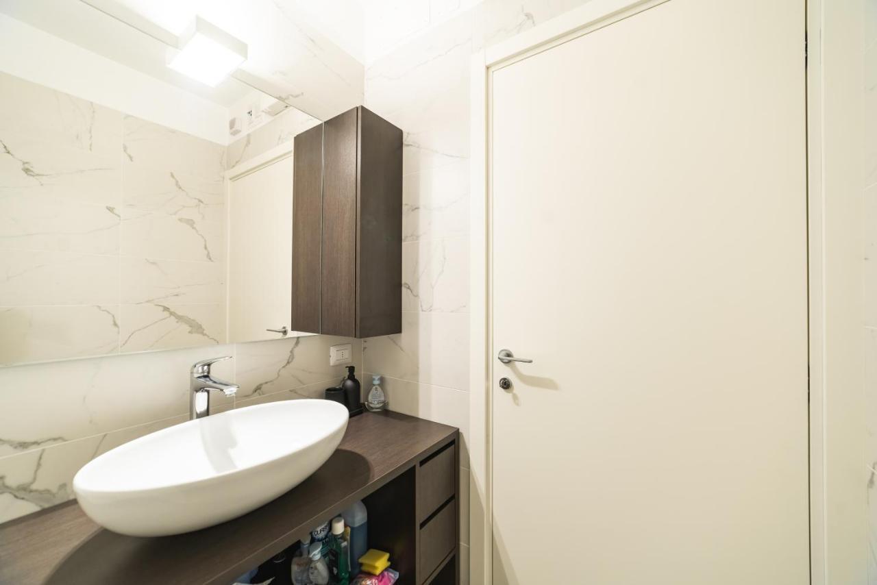 Апартаменты Moderno Bilocale 64Mq Con Parcheggio E Palestra Милан Экстерьер фото
